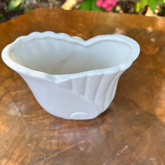 vintage bone white ceramic art deco shell vase - Picture 2 of 3